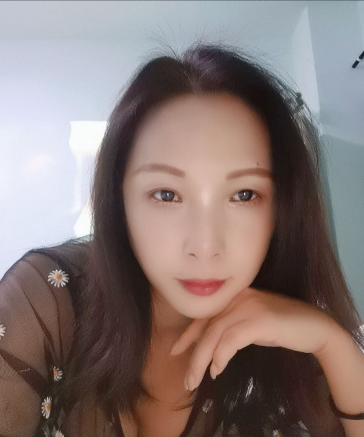 韵味十足小少妇