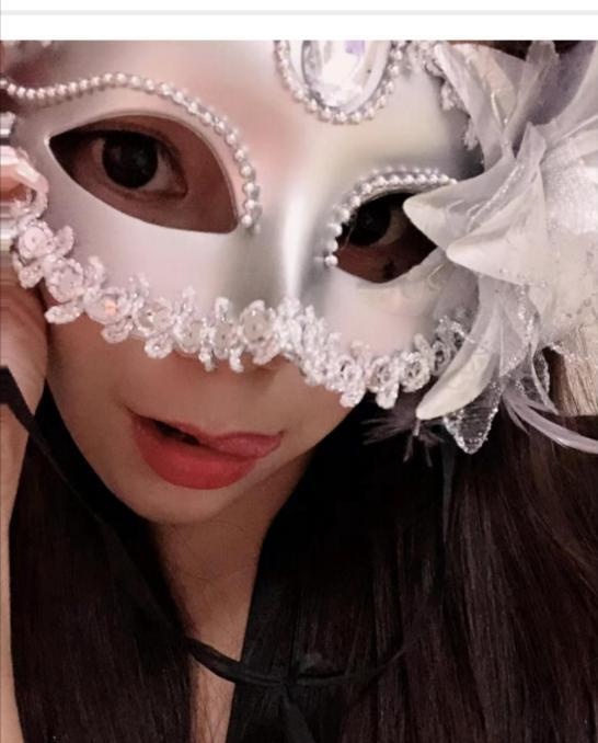 高挑年轻妹子