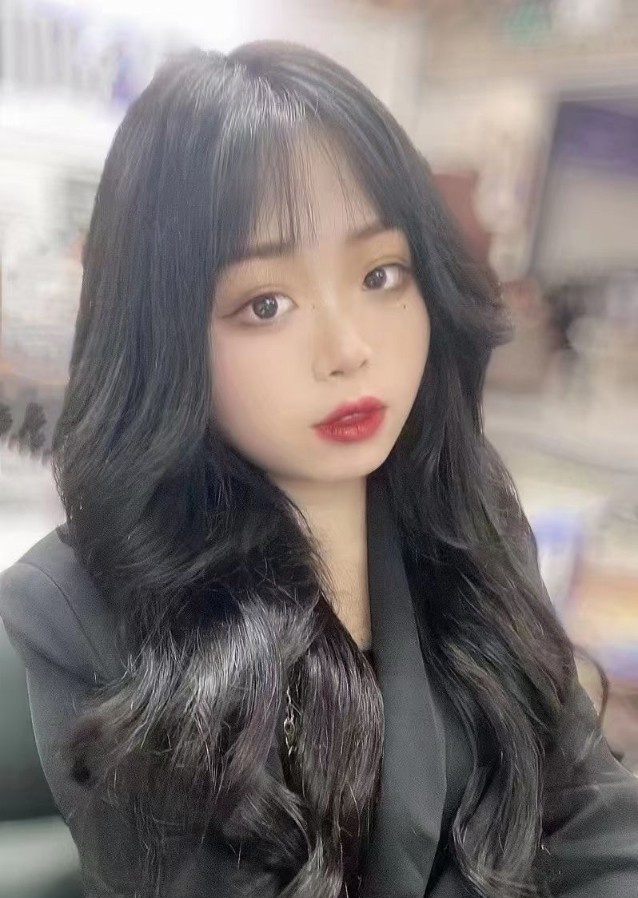 年轻刚下水小美女
