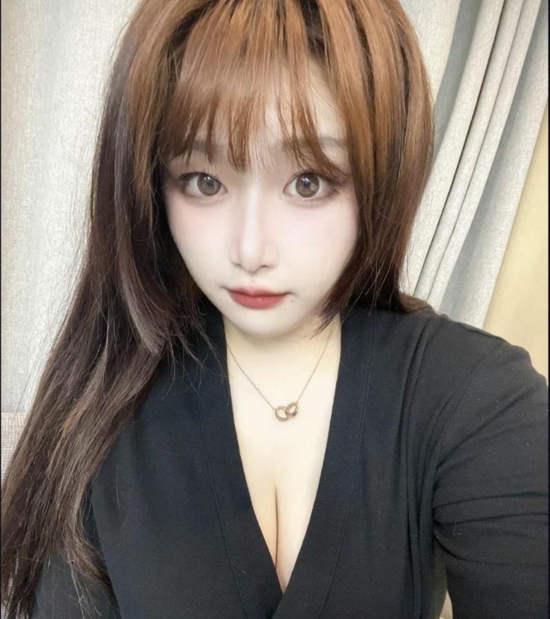 很哇塞的妹子