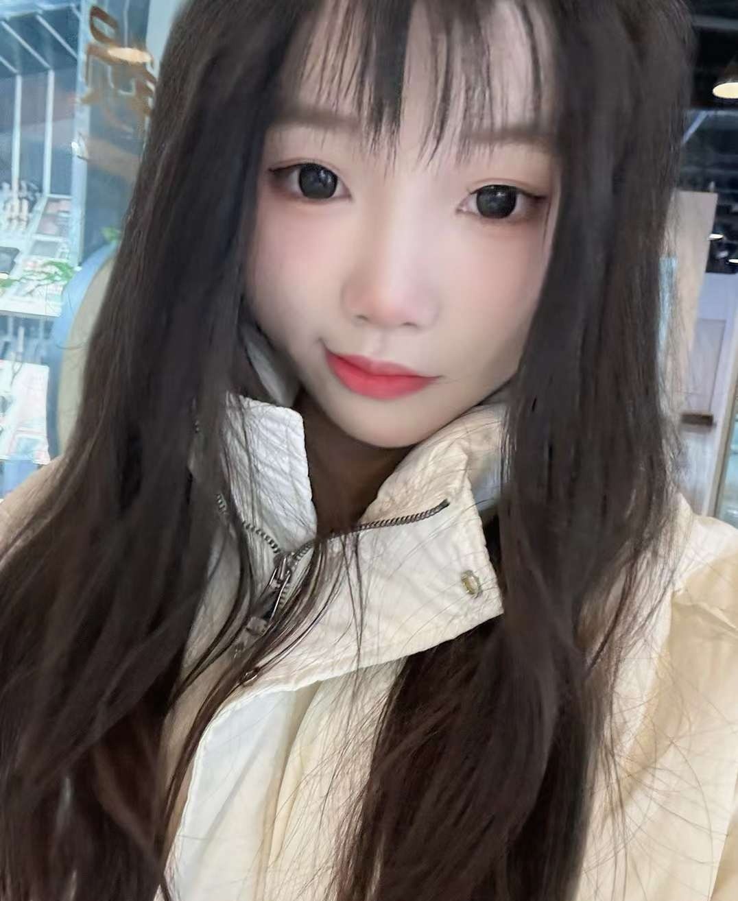 年轻的可爱嫩妹