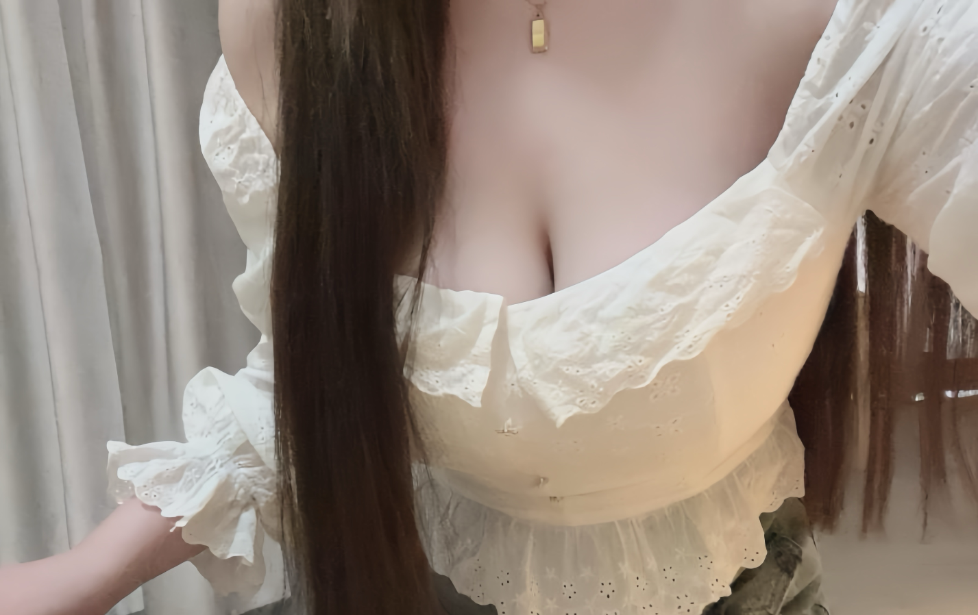 丰盈长腿美女