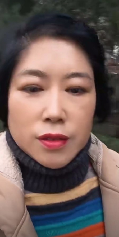 大胸喷水熟女