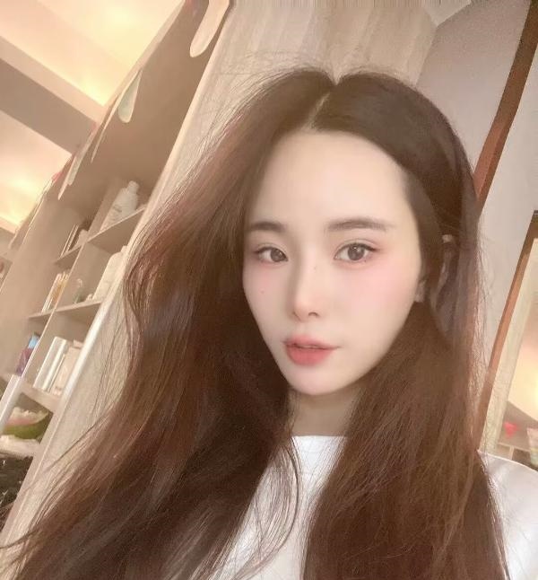 邻家女友苗条身材