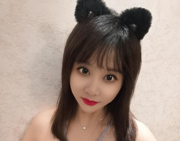 大奶小骚妹