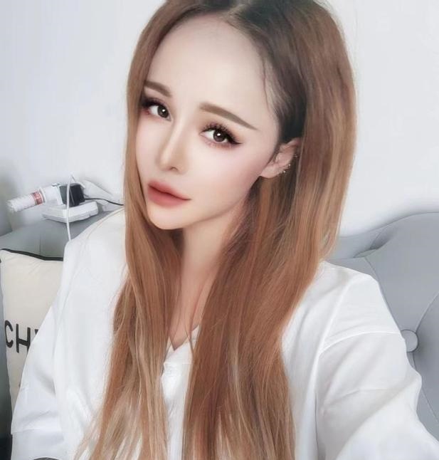 网红脸依依妹