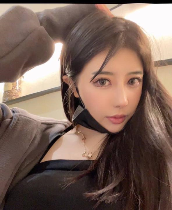上城区翘臂长腿少女