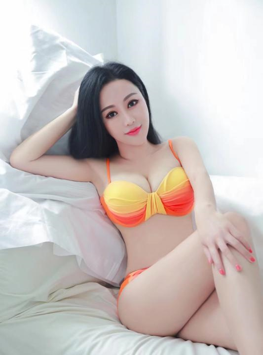肤白貌美大奶子