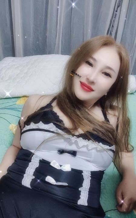 中项纹身按摩少妇