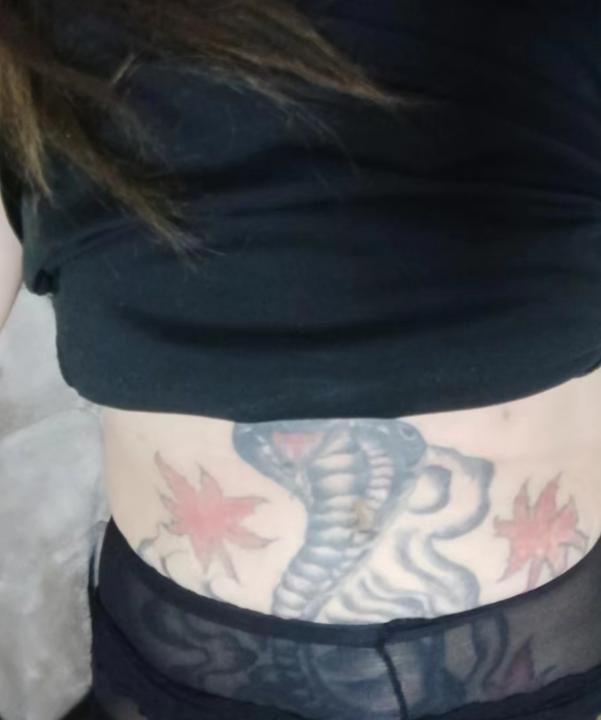 中项纹身按摩少妇
