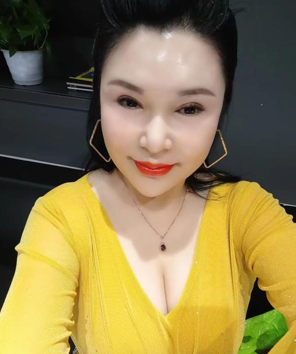 气质大奶美少妇