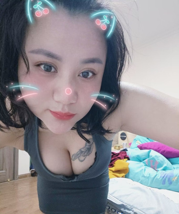 昆明高新区，大胸妹妹