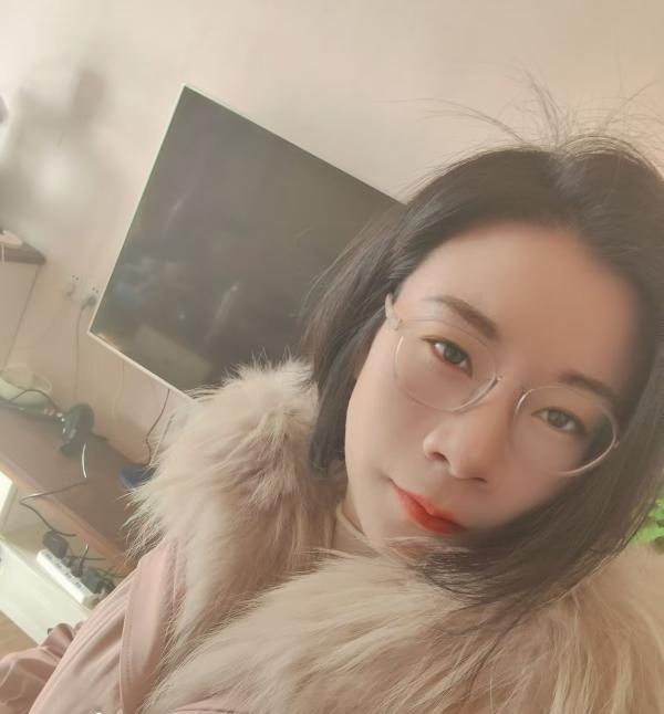 五塘广场眼镜少妇