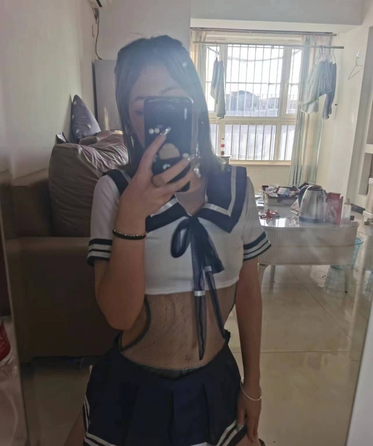 丰台18岁嫩妹，过年不回家，可内