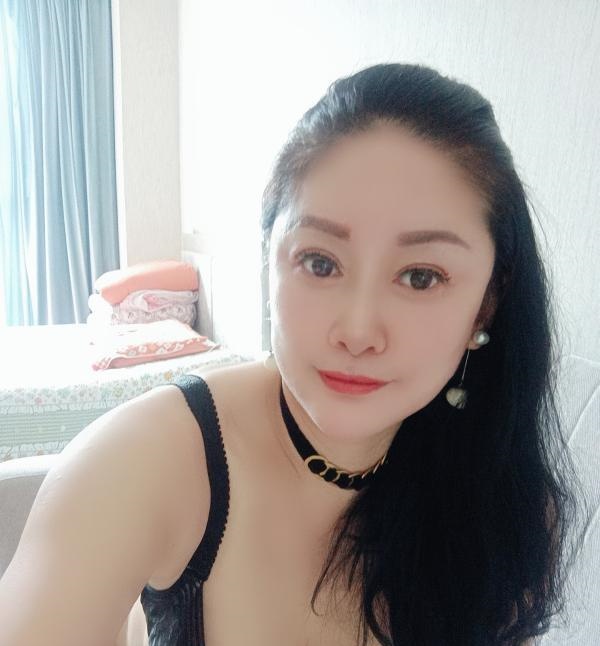 金湾大奶熟女姐姐