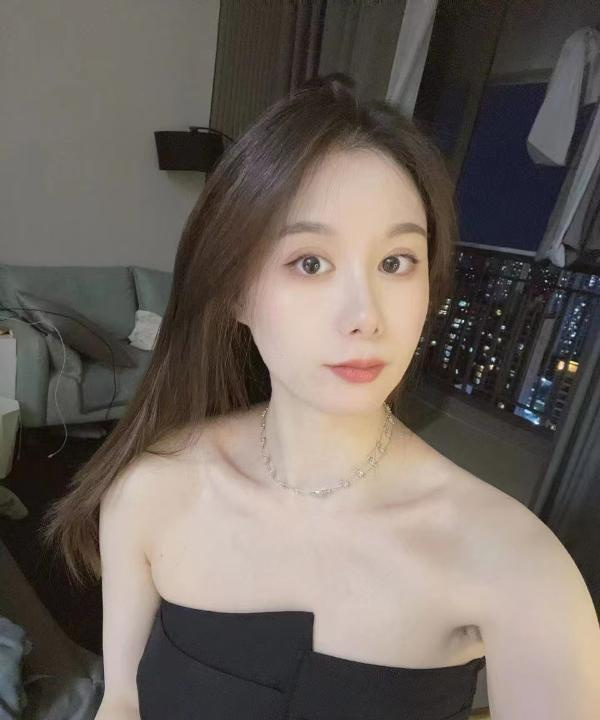 迷人大胸小姐姐