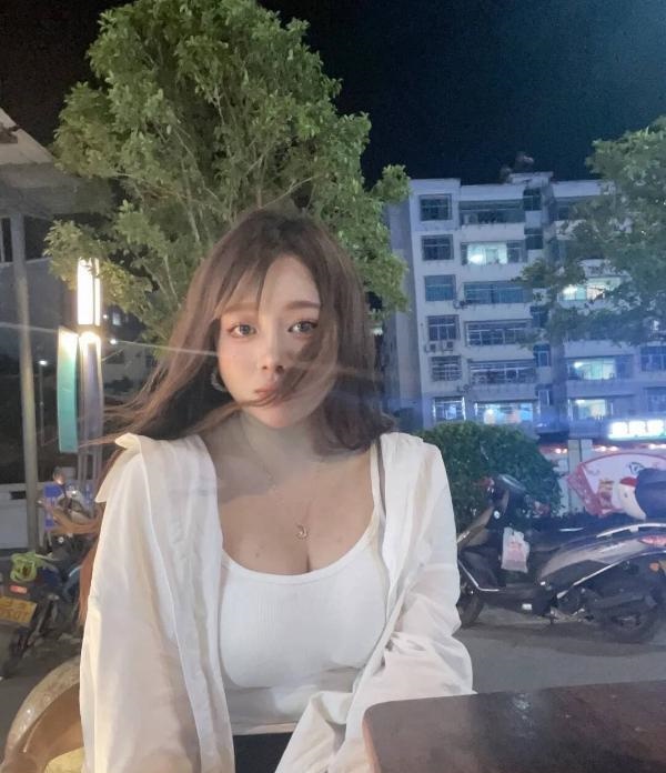 兼职大胸妹子琪琪