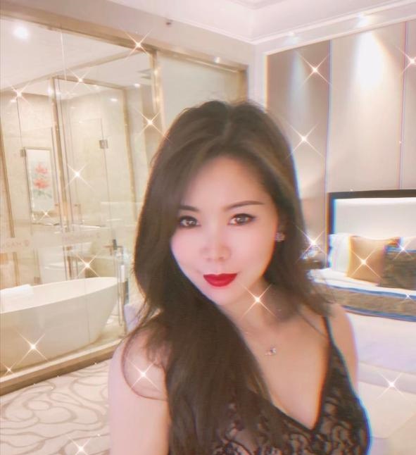骚气毒龙女