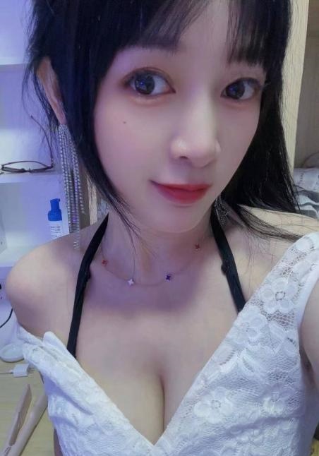 上屋地铁站小琳
