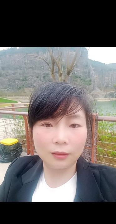 大胸妹子