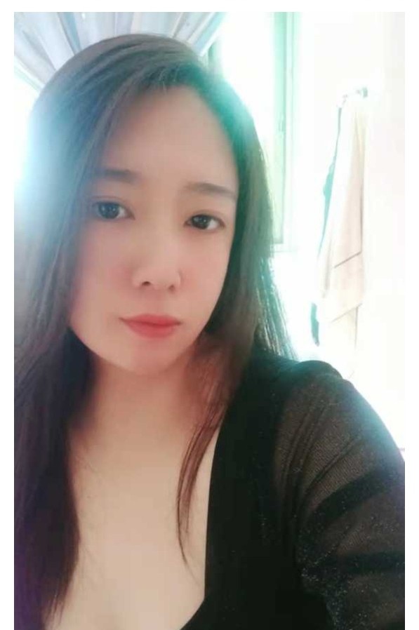 白云天然大奶少妇