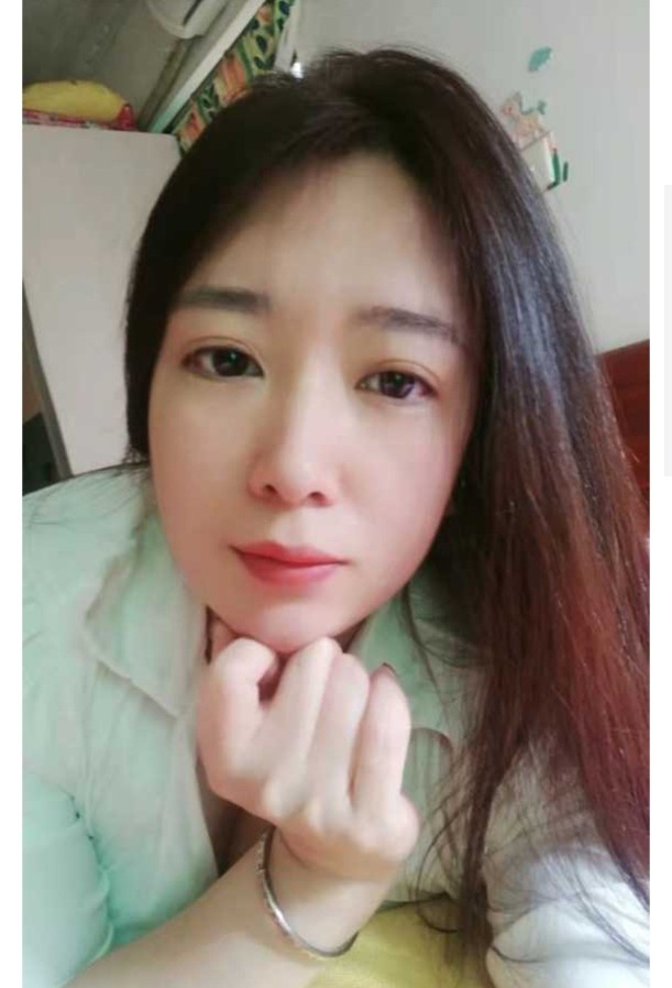 白云天然大奶少妇