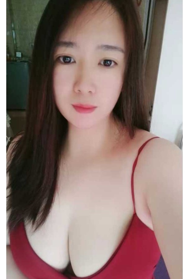 白云天然大奶少妇