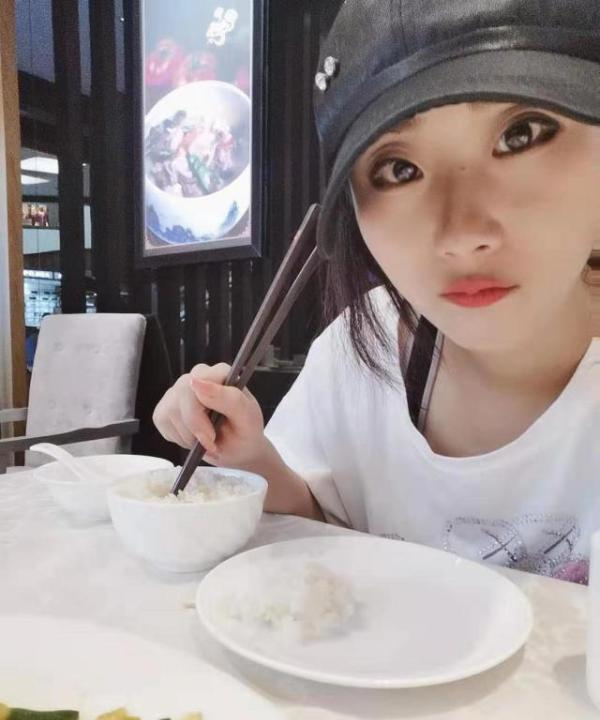 大咪咪小姐姐