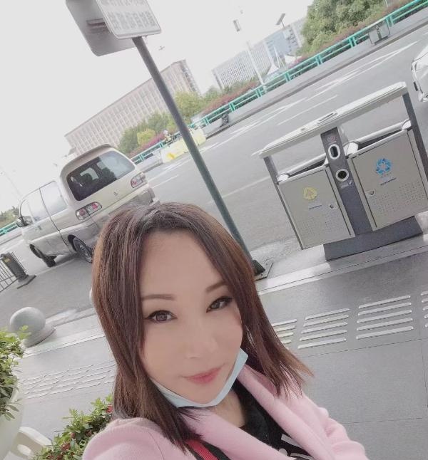 红牌楼服务系淑女