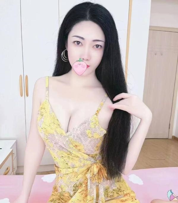肤白大奶风骚诱惑