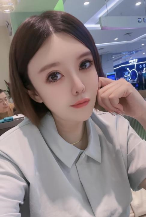 白皙D杯女友