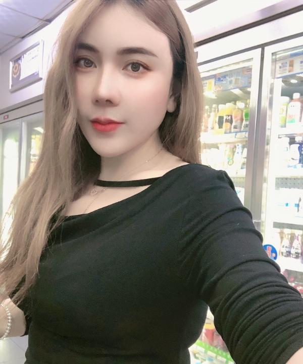 大奶混血伊贝儿