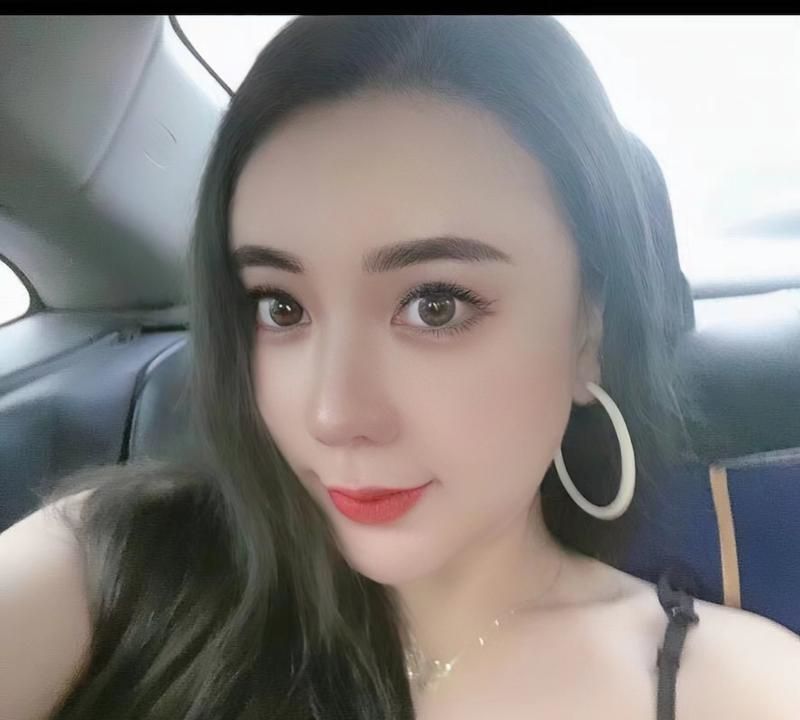 大奶混血伊贝儿