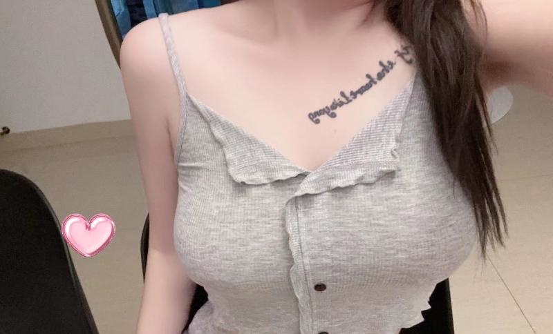 臀浪大奶甜妹