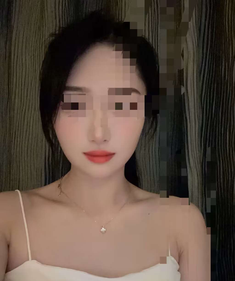 宝龙附近短发气质小姐姐