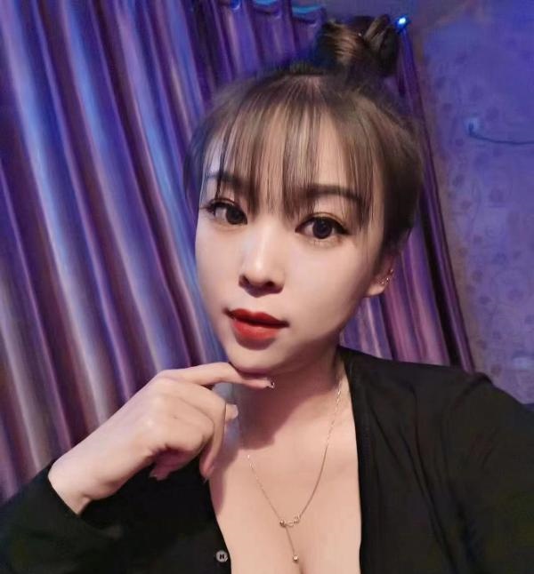 颜值年轻小姐姐