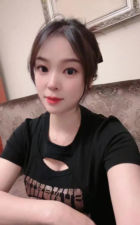 颜值年轻小姐姐