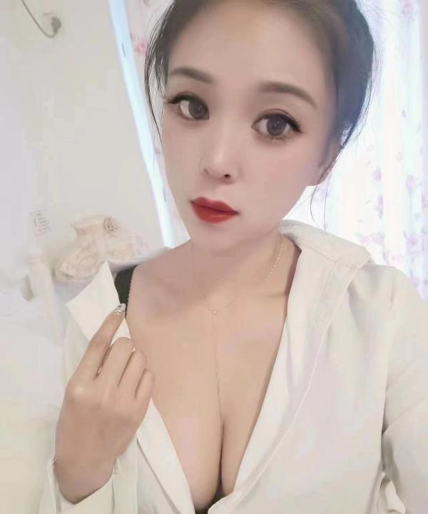 颜值年轻小姐姐