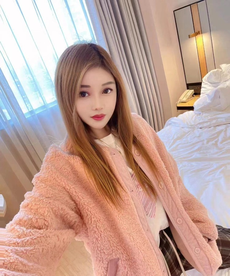 清纯可人巨乳姐姐