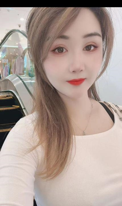 白嫩小嫂子丽莎