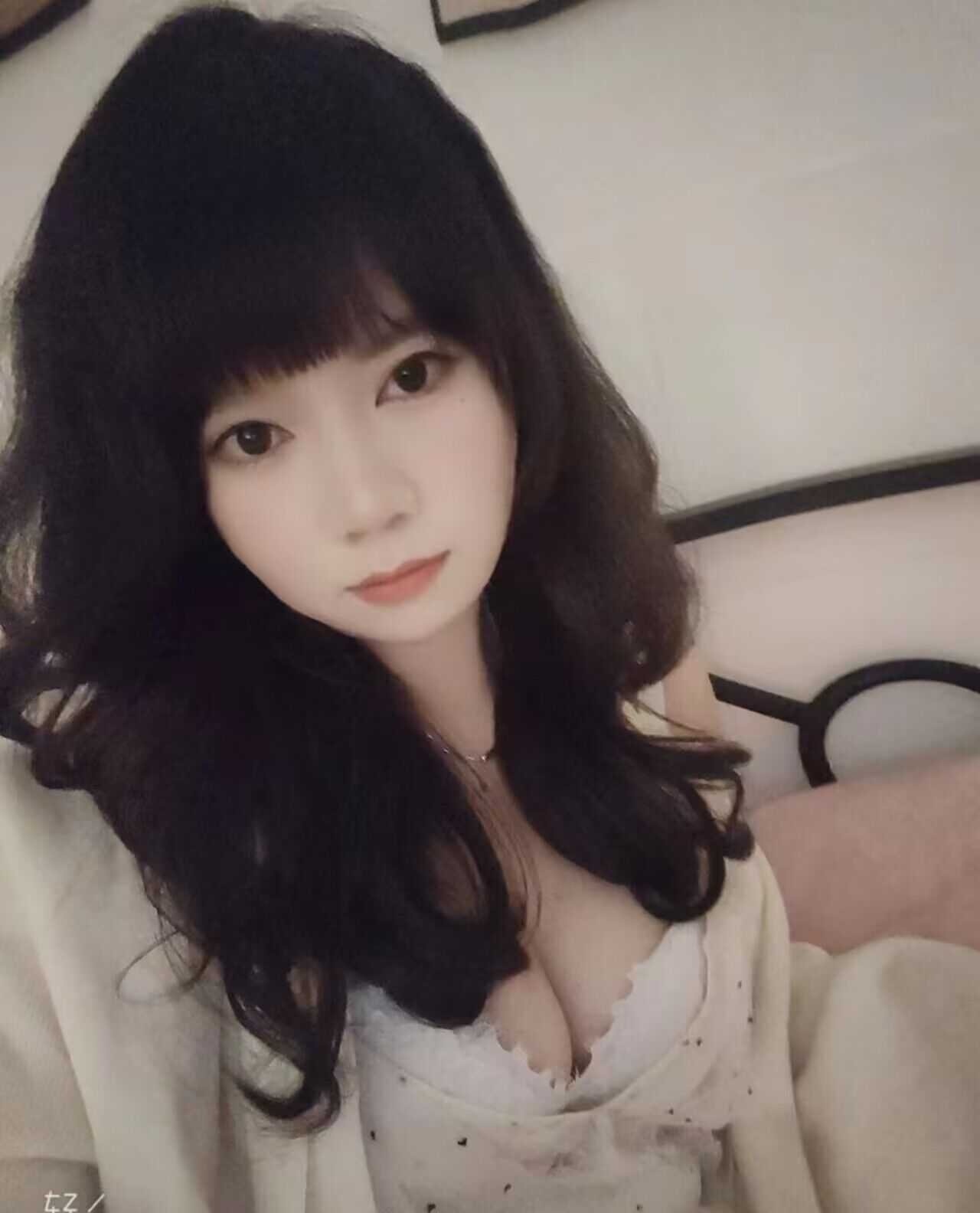 体验白嫩大波小雪