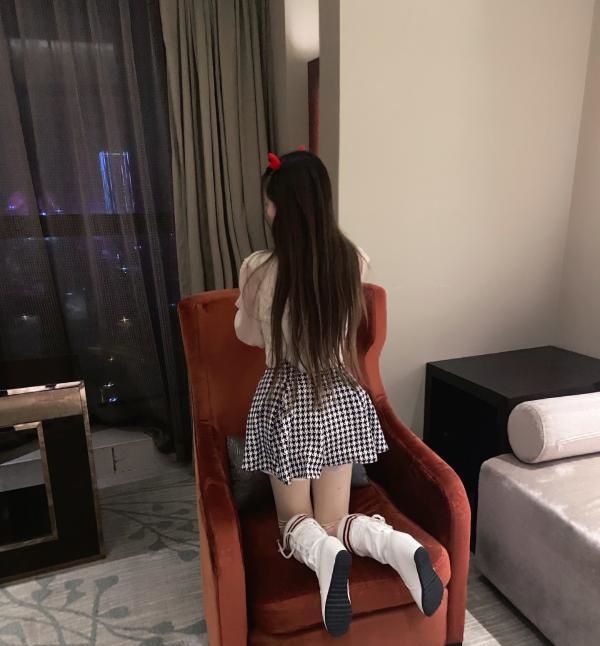 中项诗诗个人