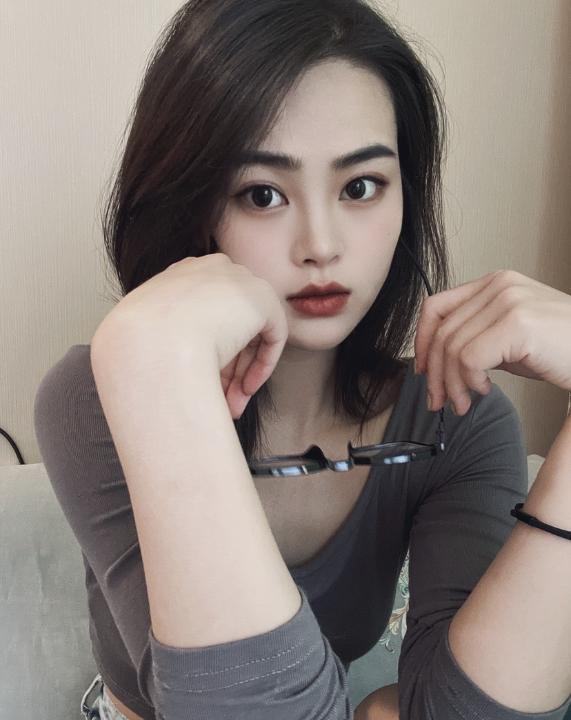 胸大美眉