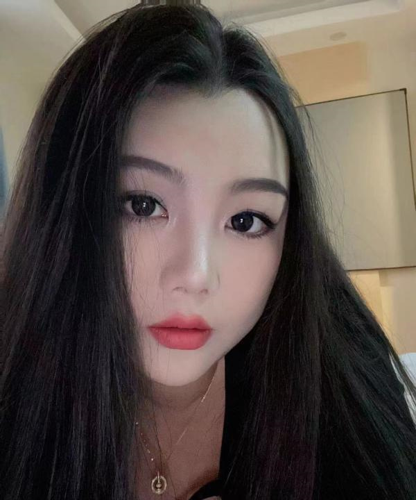 微胖型小妹子