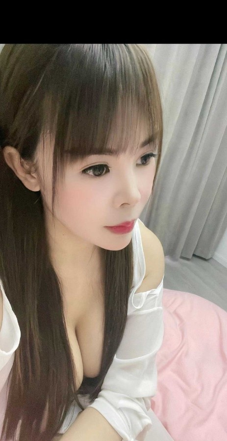 美腿大奶骚妇