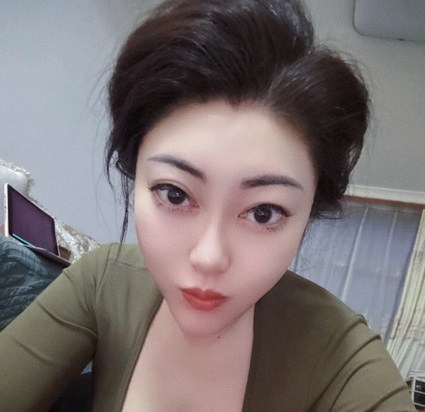 南山巨乳李包子