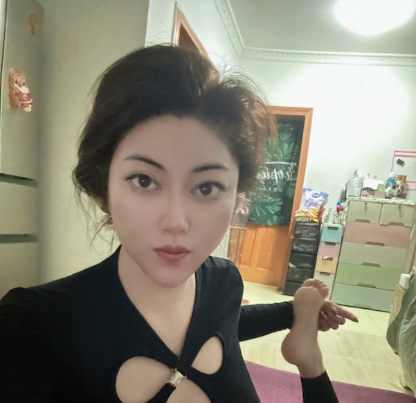 南山巨乳李包子
