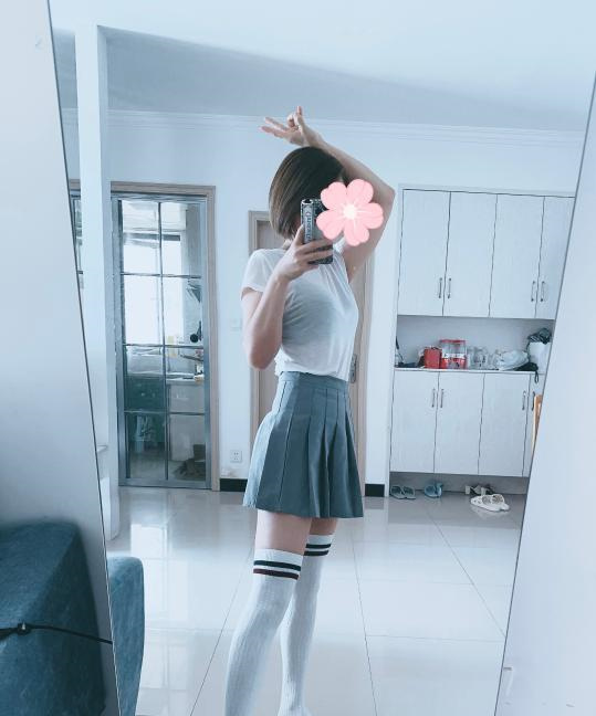 个高漂亮会舞蹈