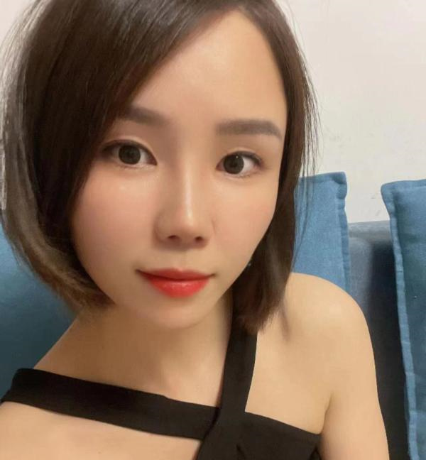 个高漂亮会舞蹈