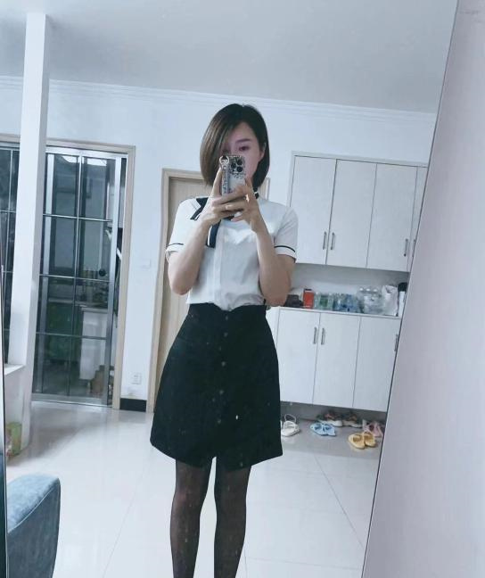 个高漂亮会舞蹈